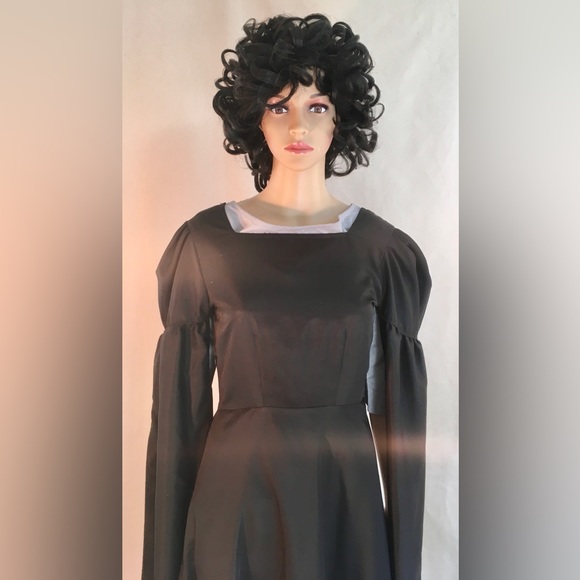 Game of Thrones-subshirt & black over-dress with exaggerated long, split sleeves - Picture 2 of 12